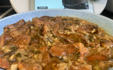 Níscalos Guisados: Receta del Guiso Tradicional de Setas
