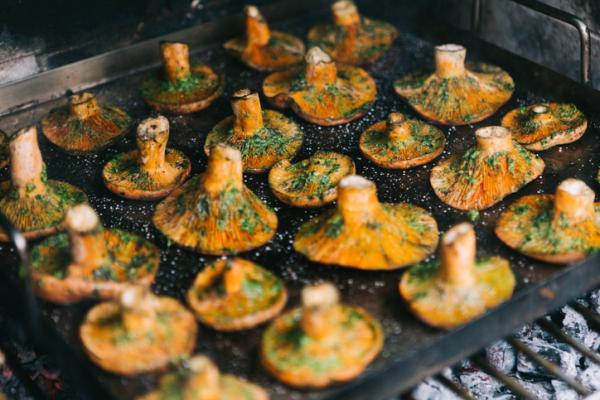Proceso de preparación de níscalos al horno